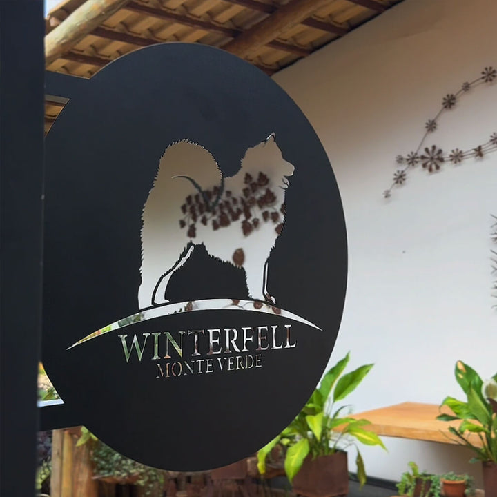 Placa Redonda Fachada com Logo em Metal