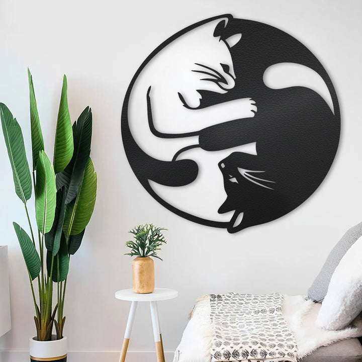 Gatos Yin Yang em metal — ângulo lateral da peça