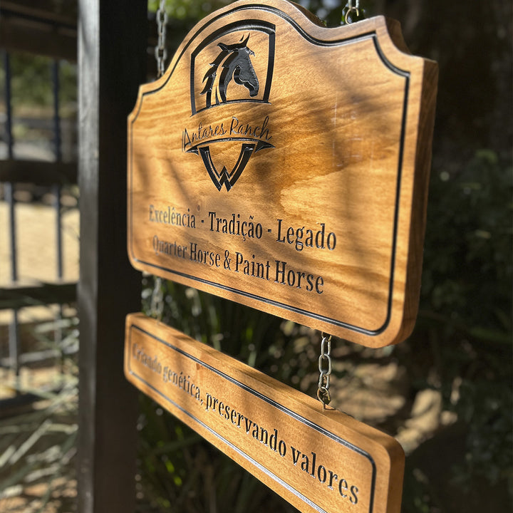 Placa de Madeira Entalhada - Personalizada