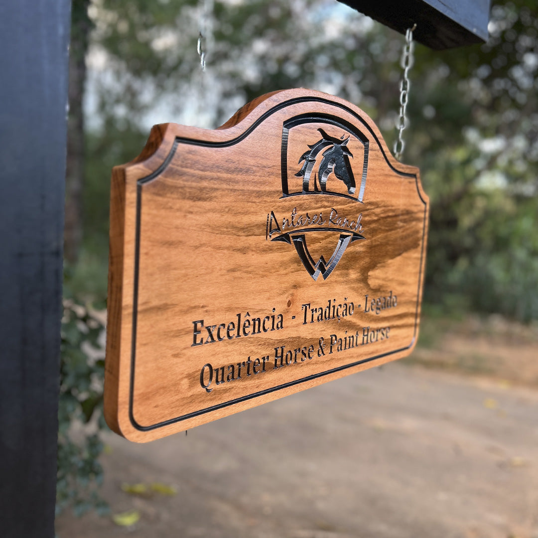 Placa de Madeira Entalhada - Personalizada