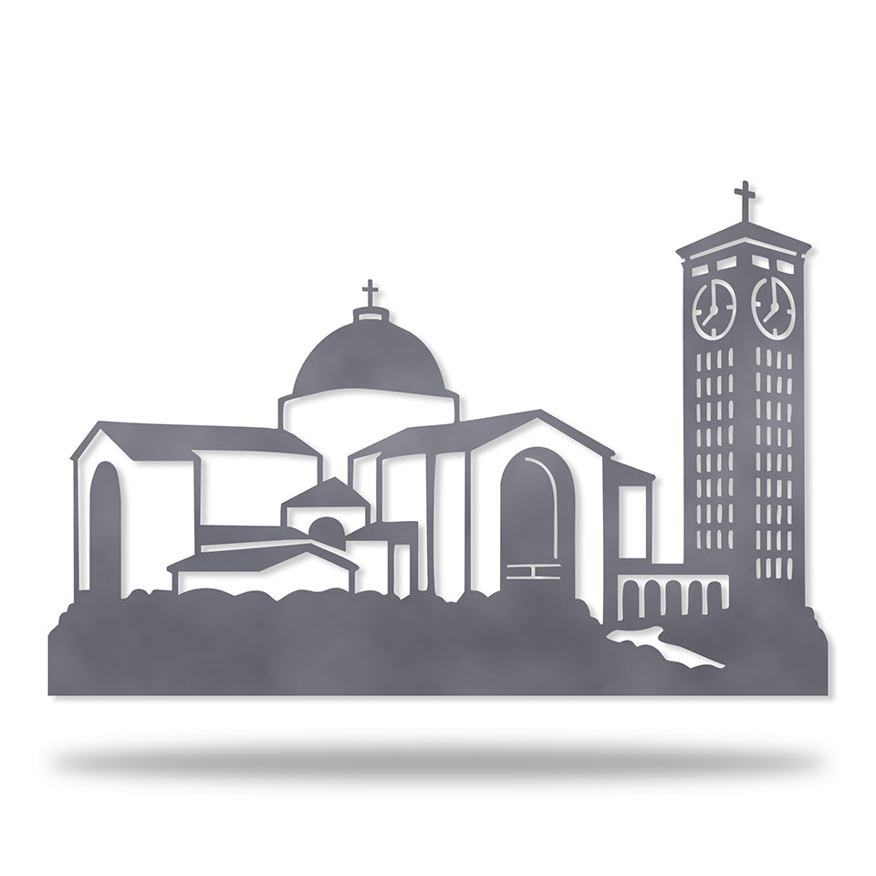 Basílica de Nossa Senhora Aparecida em metal — arte decorativa em primeiro plano