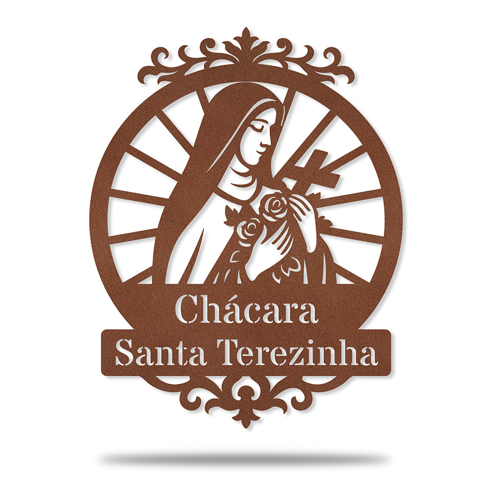 Placa Santa Terezinha em metal — detalhe das bordas e contornos