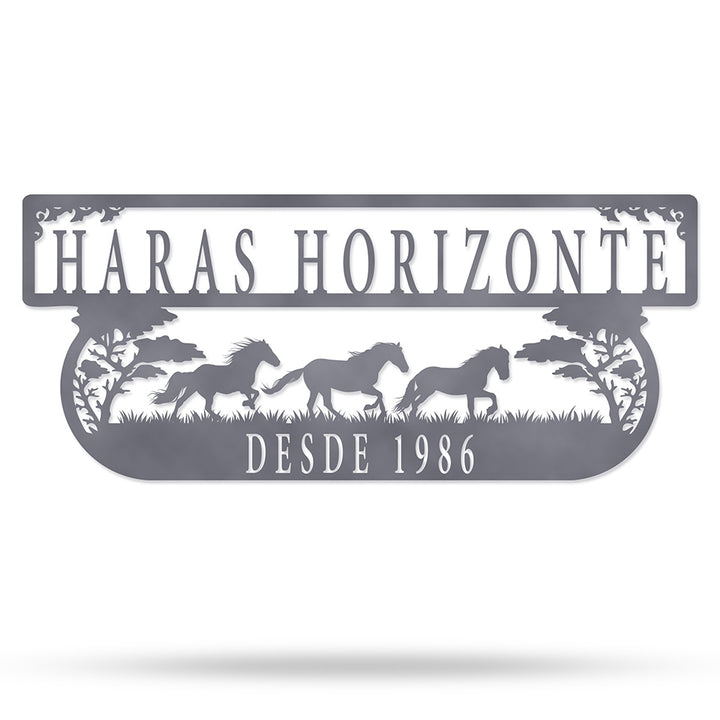 Placa Haras Horizonte em metal — imagem ampliada do acabamento