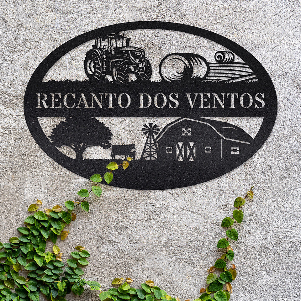 Placa Recanto dos Ventos em metal — ângulo lateral da peça