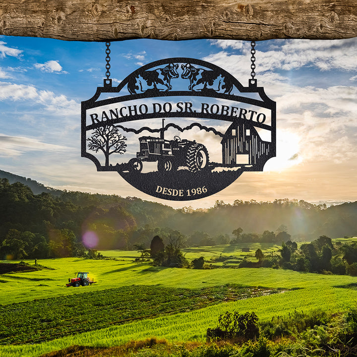 Placa Rancho com Trator em metal — ângulo lateral da peça