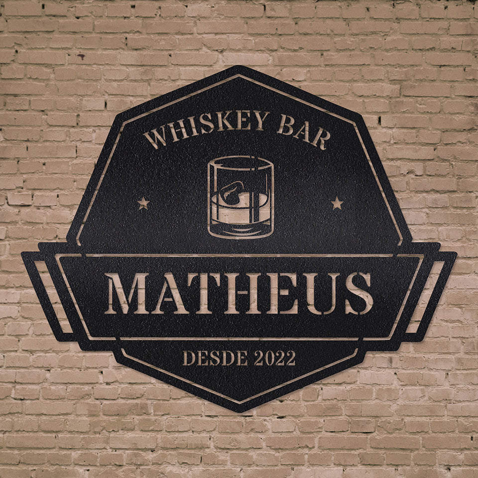 Whiskey Bar em metal — ângulo lateral da peça