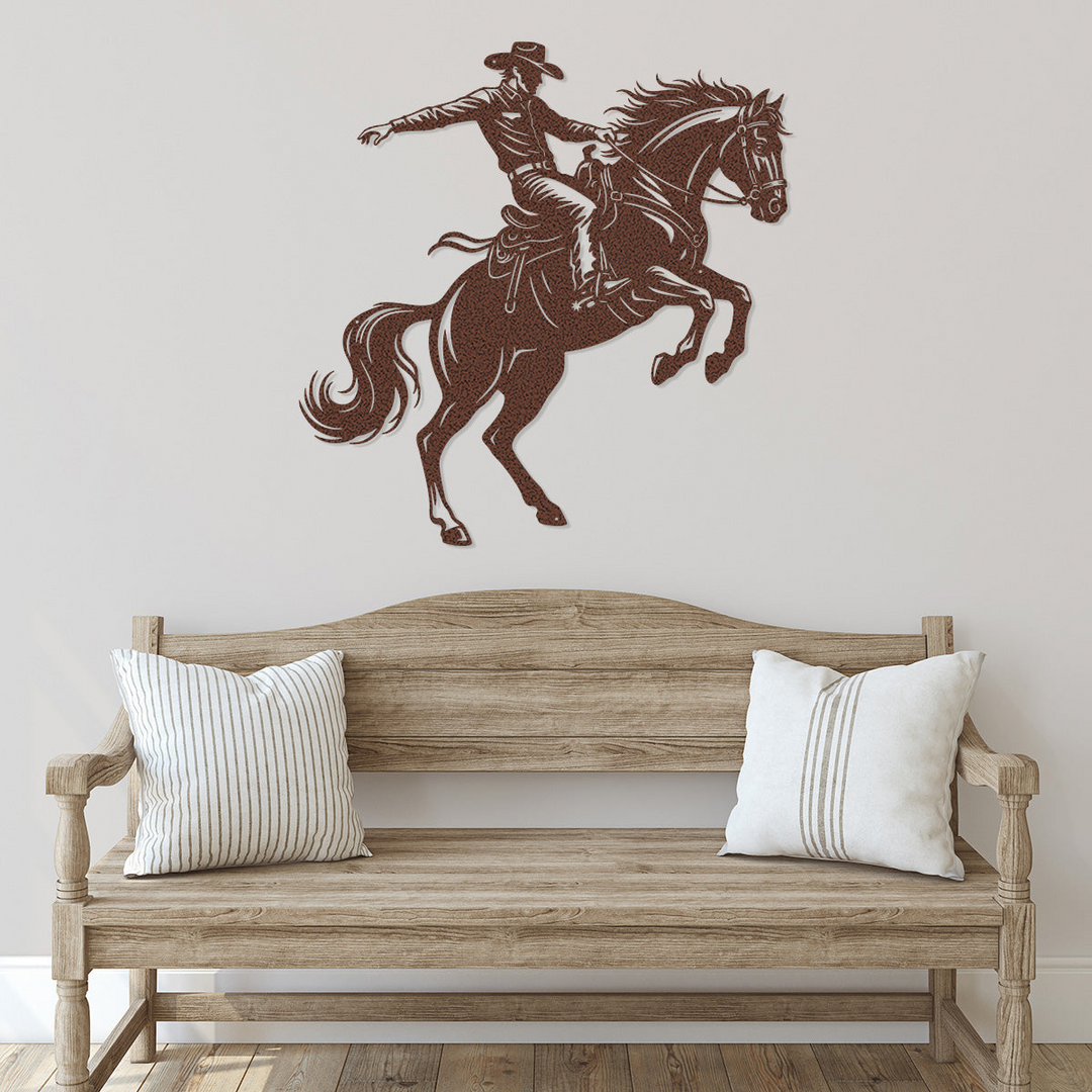Placa Cavalo Indomável em metal — detalhe do acabamento artesanal
