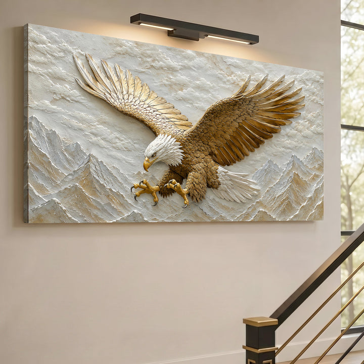 Quadro Águia Dourada em vista angulada na parede da escada