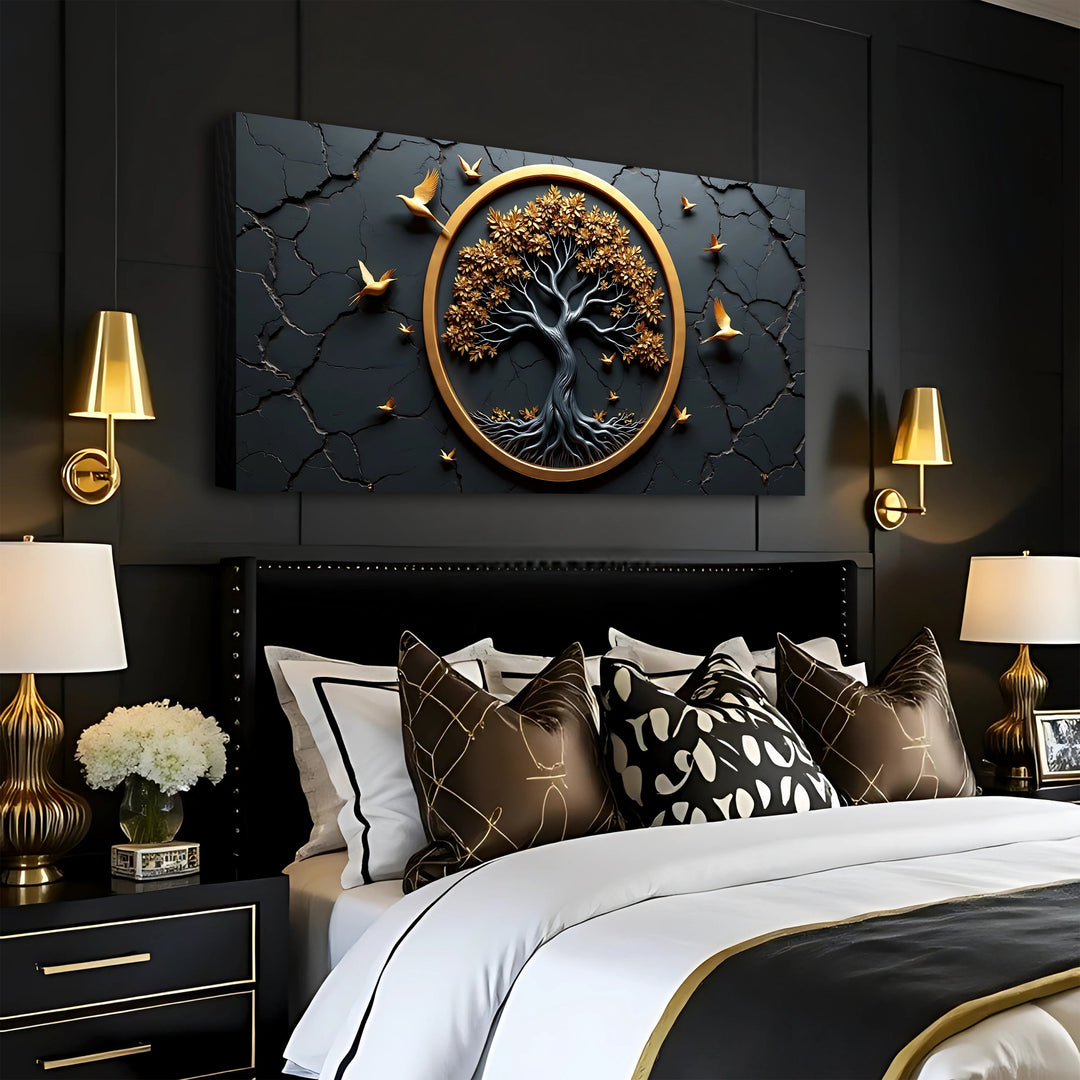 Quadro Árvore da Vida em quarto preto com arandelas douradas, acima de cama com almofadas estampadas