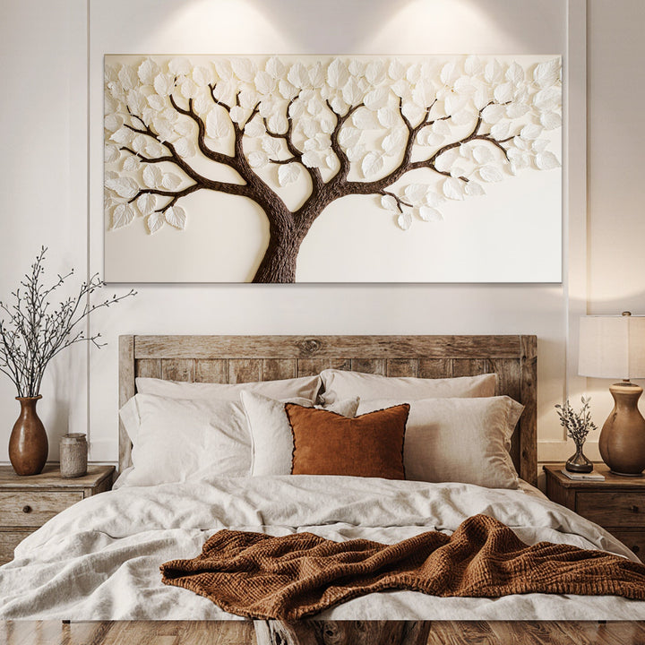 Quadro Árvore de Marfim acima da cabeceira, no quarto de casal