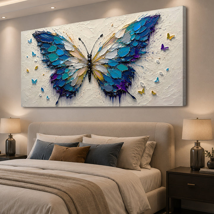 Quadro Asas da Liberdade acima da cabeceira, no quarto de casal