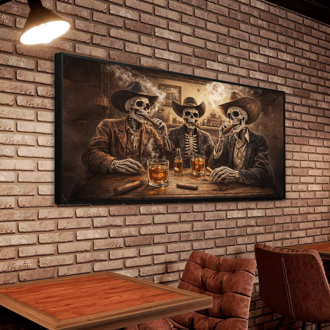 Quadro Os Mortos Contam Histórias em parede de tijolos aparentes, sobre mesa de madeira com poltronas de couro