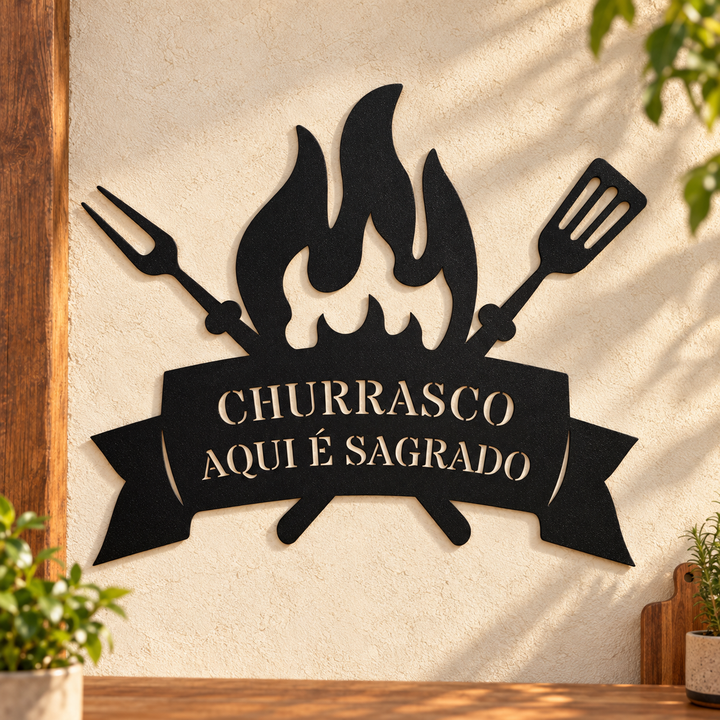 Placa Decorativa Churrasco em metal preto fixada na parede em ambiente