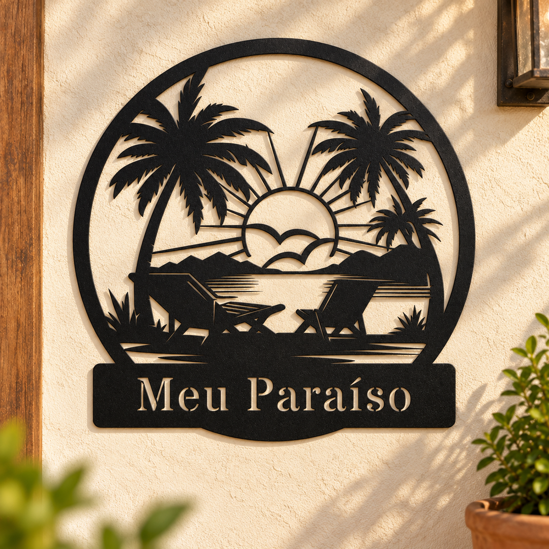 Placa Pôr do Sol na Praia em metal preto fixada na parede em ambiente
