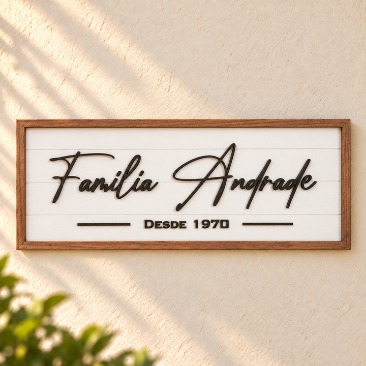 Placa Família com Moldura em ambiente decorado