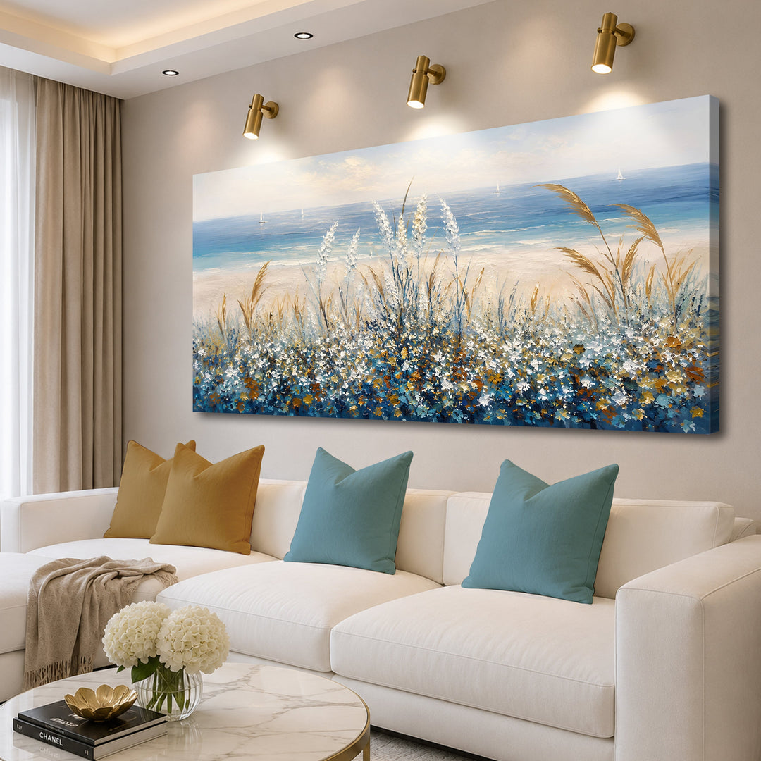 Quadro Flores à Beira-mar em vista angulada, acima do sofá branco