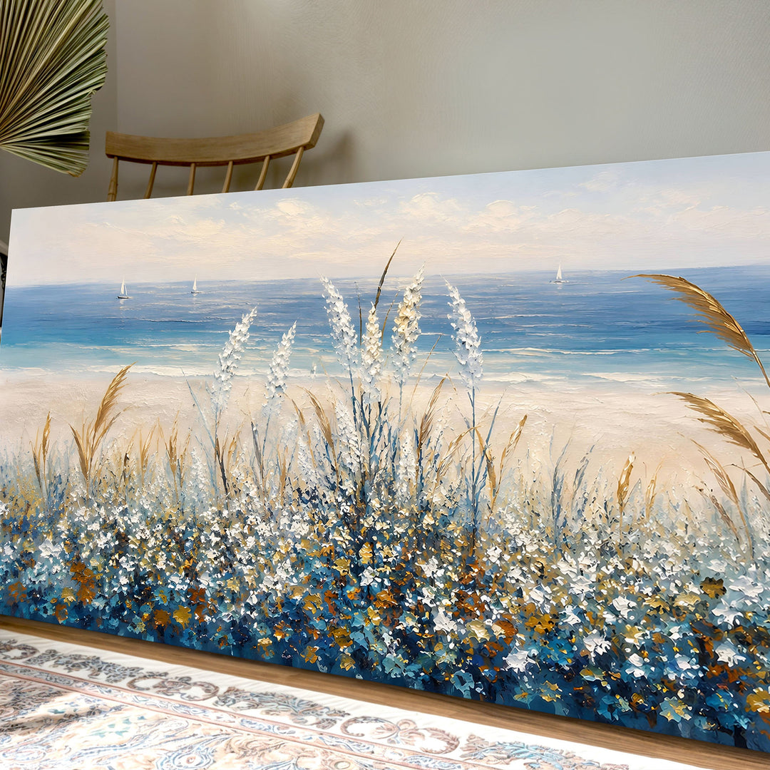 Quadro Flores à Beira-mar: flores brancas e azuis em relevo, com o mar ao fundo