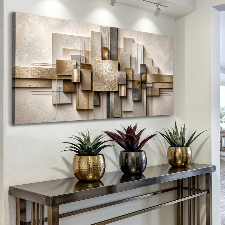 Quadro Geometria Dourada em ângulo acima de aparador com vasos dourados e plantas