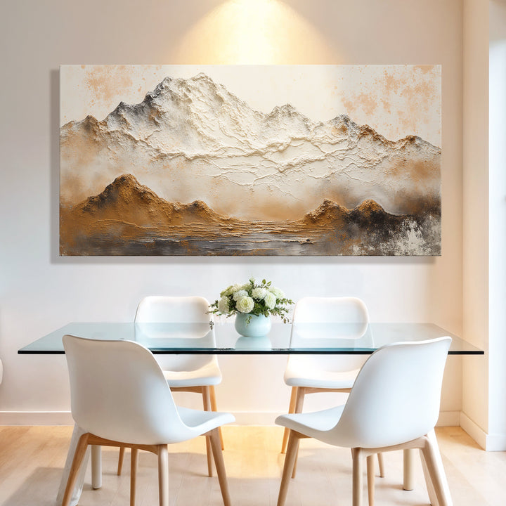 Quadro Horizonte Âmbar na sala de jantar, acima da mesa de vidro