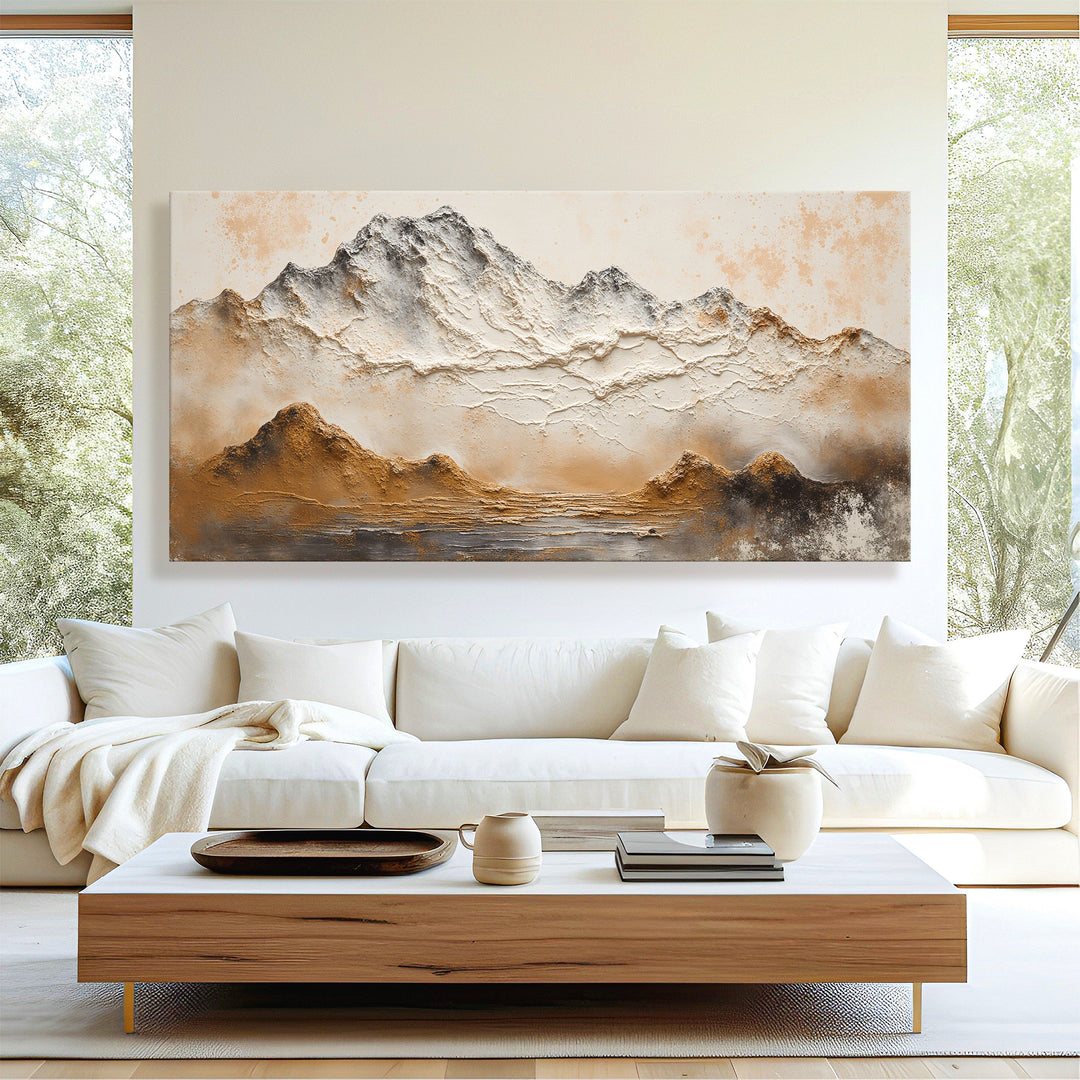 Quadro Horizonte Âmbar em sala clara com sofá branco e mesa de centro de madeira