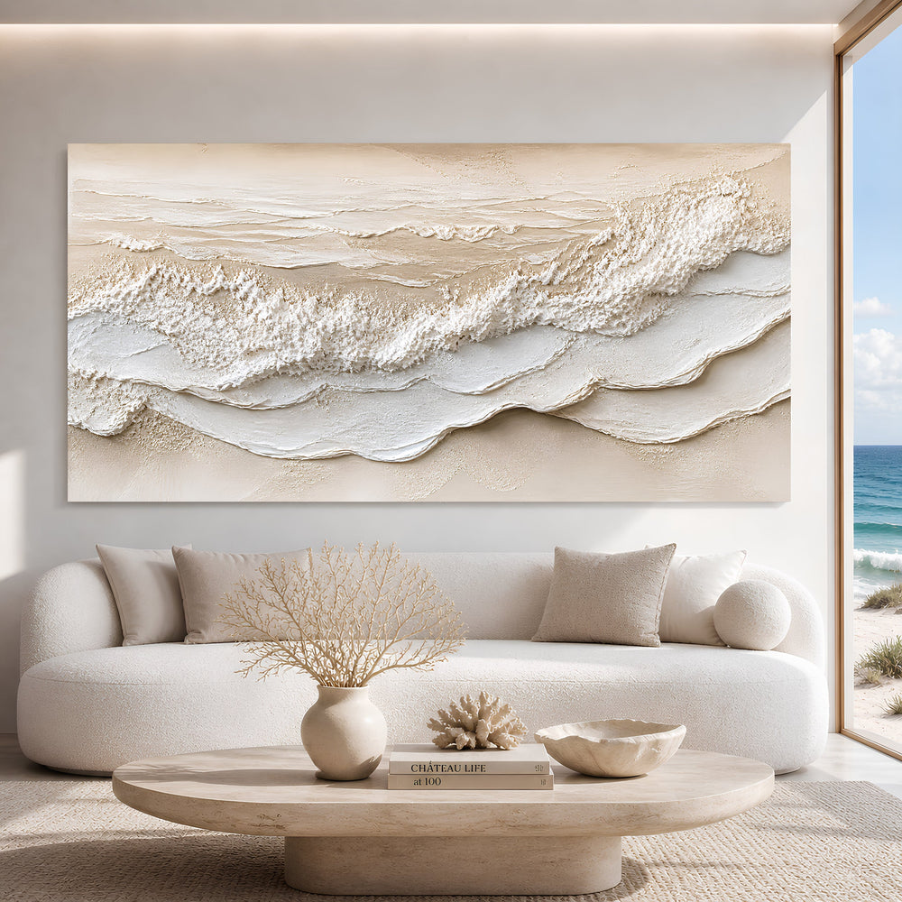 Quadro Maré Serena acima de sofá curvo branco, em sala com janela para o mar