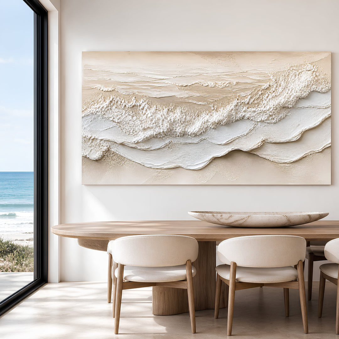 Quadro Maré Serena em sala de jantar com mesa de madeira e cadeiras claras, ao lado da janela