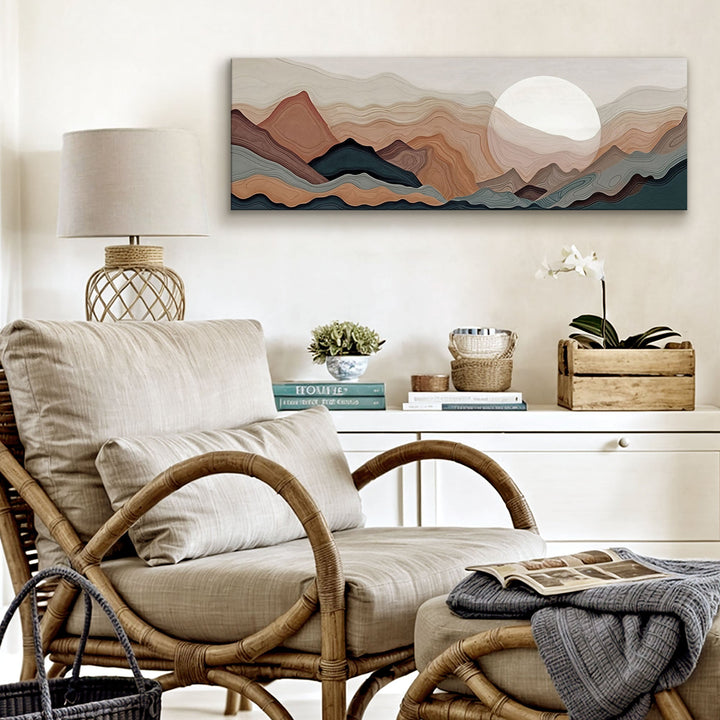 Quadro Montanhas e Rio na sala de estar, com poltrona de palhinha