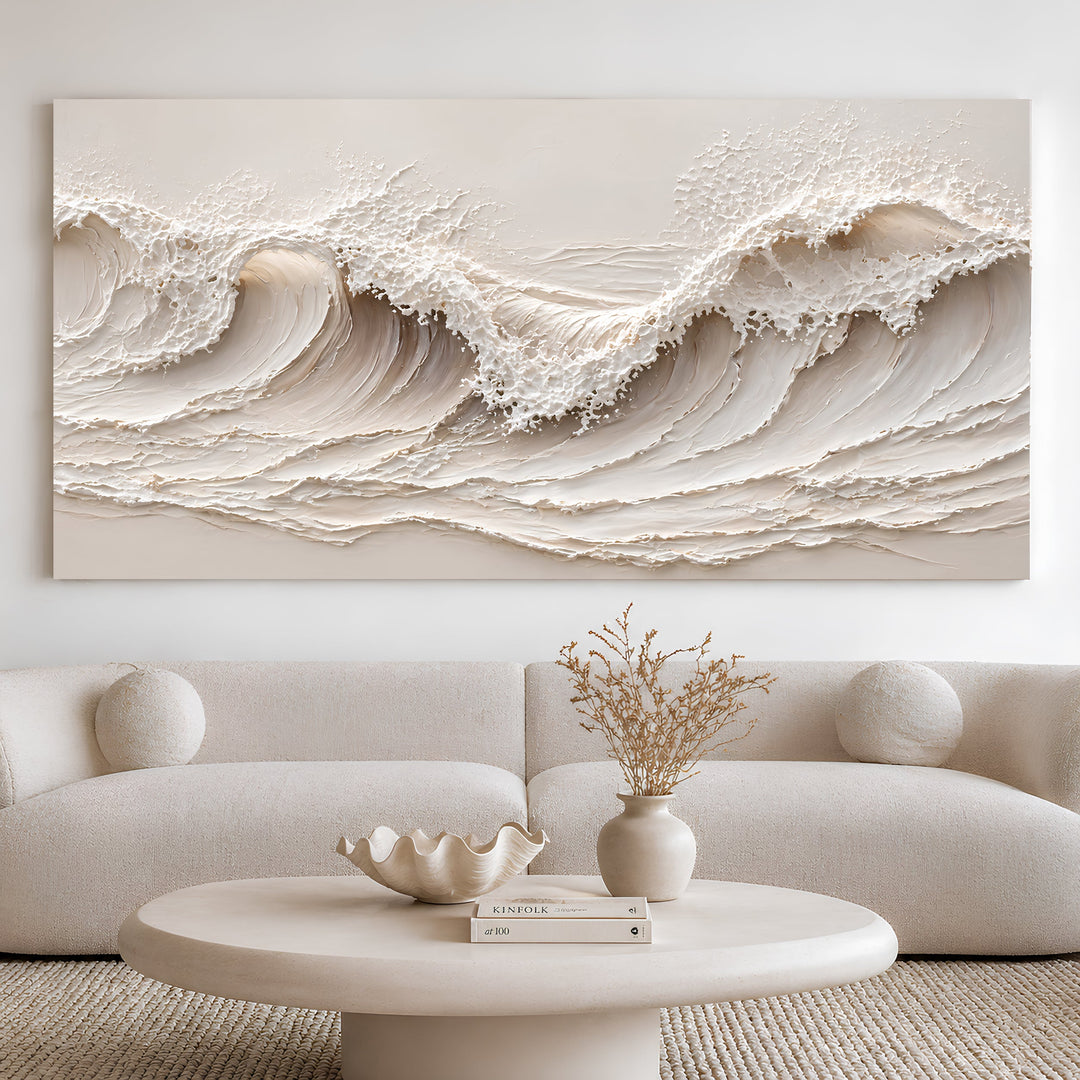 Quadro Onda Costeira acima do sofá, em sala minimalista off-white