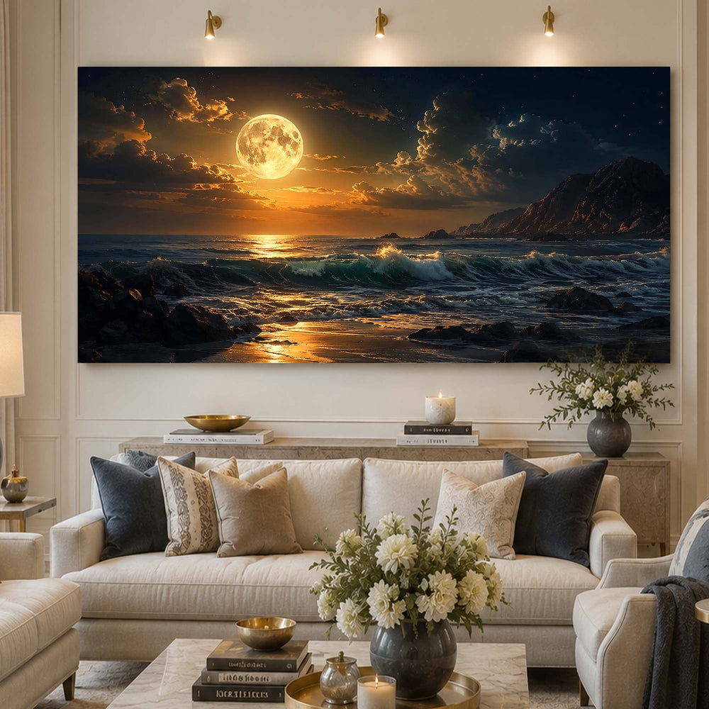 Quadro Panorama da Lua Cheia sobre o sofá, entre arandelas douradas