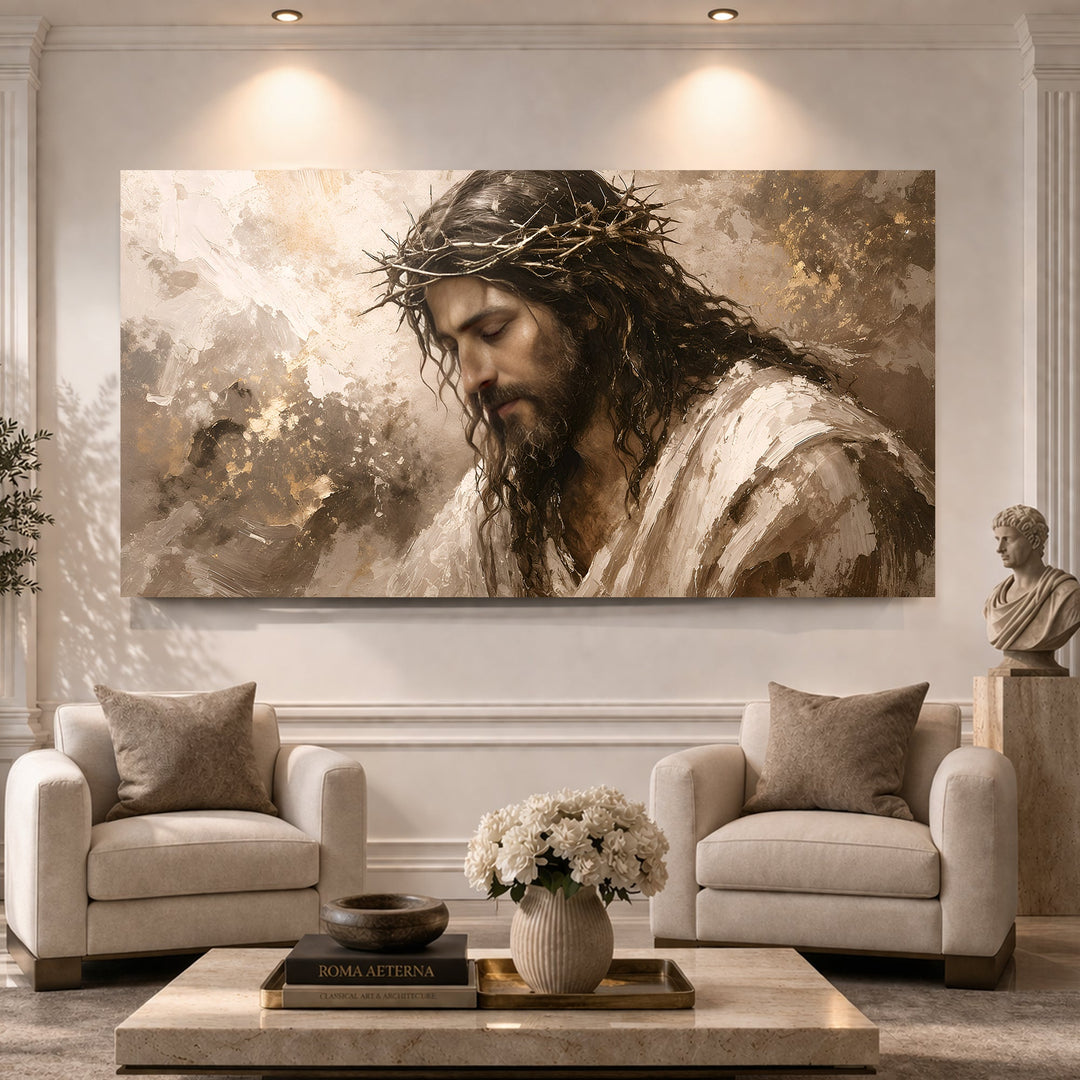Quadro Serenidade Coroada em canvas panorâmico, acima de duas poltronas claras na sala de estar