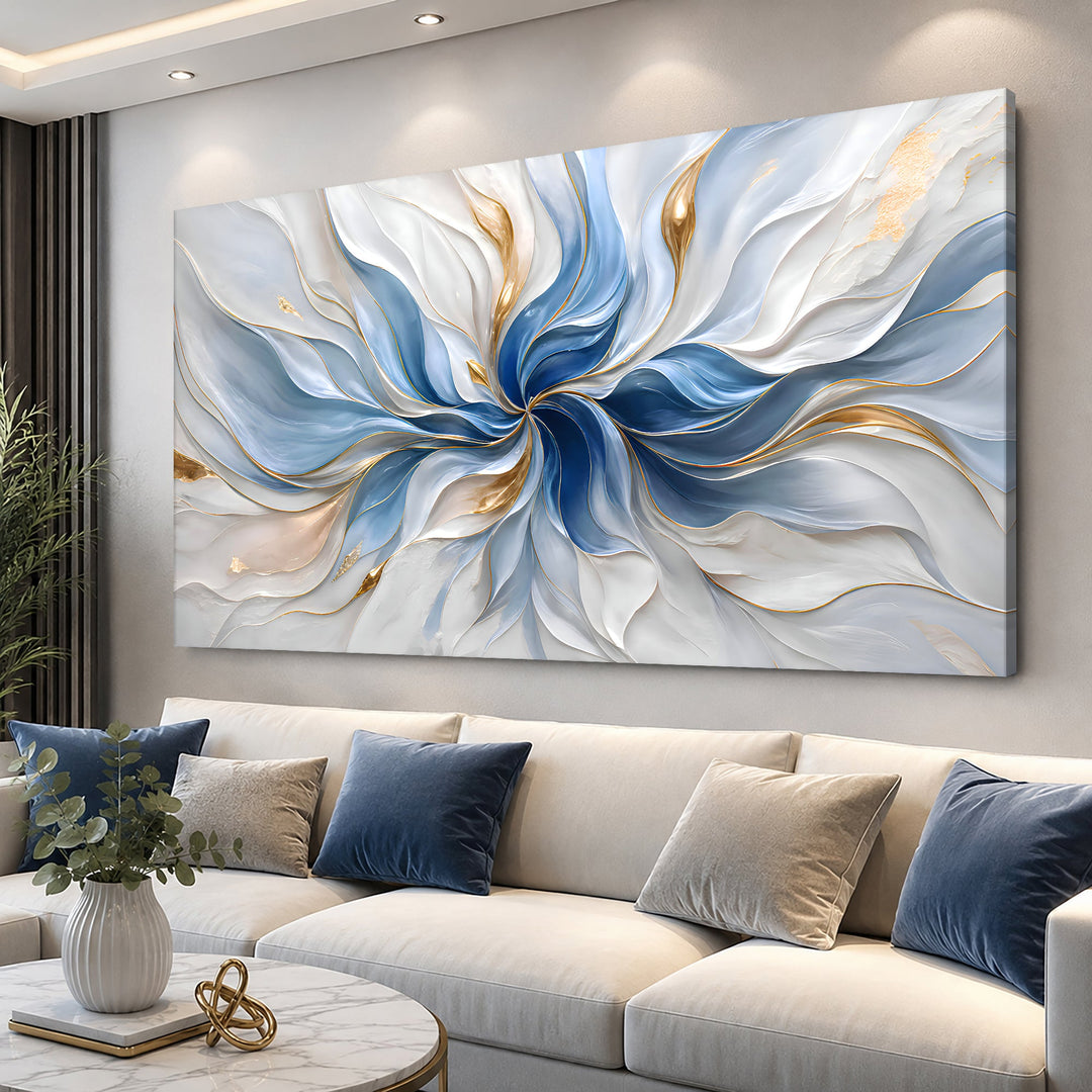 Quadro Sinfonia Azul visto de lado, acima de sofá com almofadas azul-marinho e bege