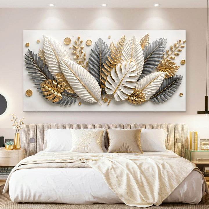 Quadro Tropical Dourado acima da cabeceira estofada da cama
